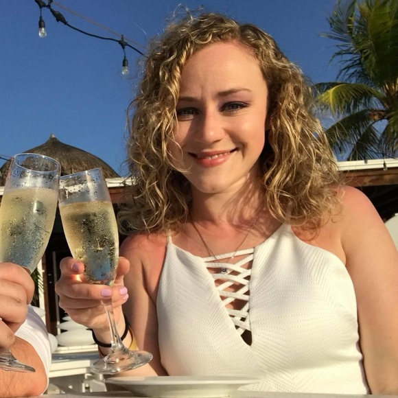 White Guess minidress is perfect for honeymoon, bridal shower, summer outing👗 - Picture 7 of 7